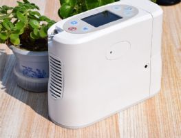 MOBILNÍ OXYGENERÁTOR KINGON 5L/2KG s certifikátem FAA