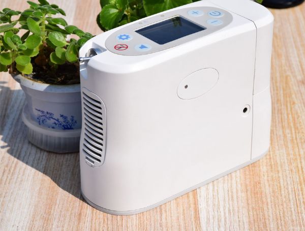 MOBILNÍ OXYGENERÁTOR KINGON 5L/2KG s certifikátem FAA